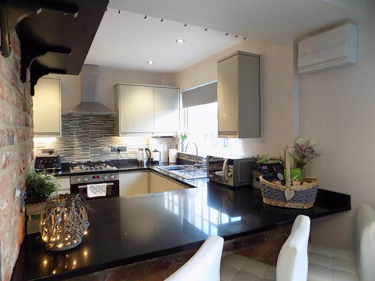 Double Award Winning 1700'S Grd 2 Listed Cottage Near Stonehenge Amesbury Εξωτερικό φωτογραφία